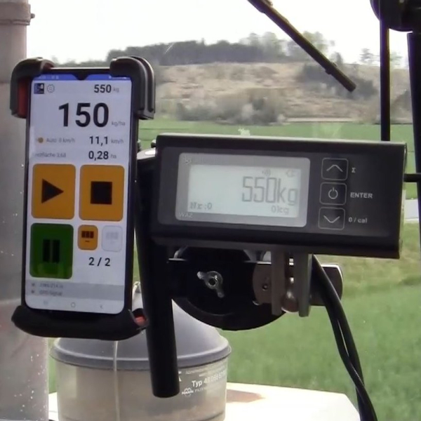Anzeige App und Wiegeanzeige am Traktor